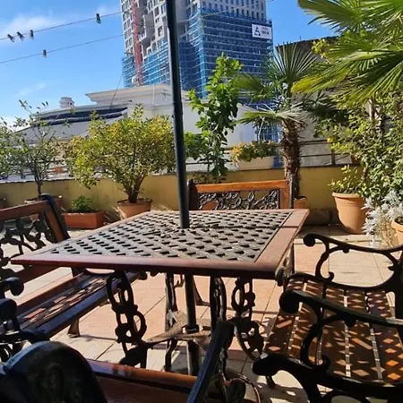 25 Retreat Mansion * Tirana